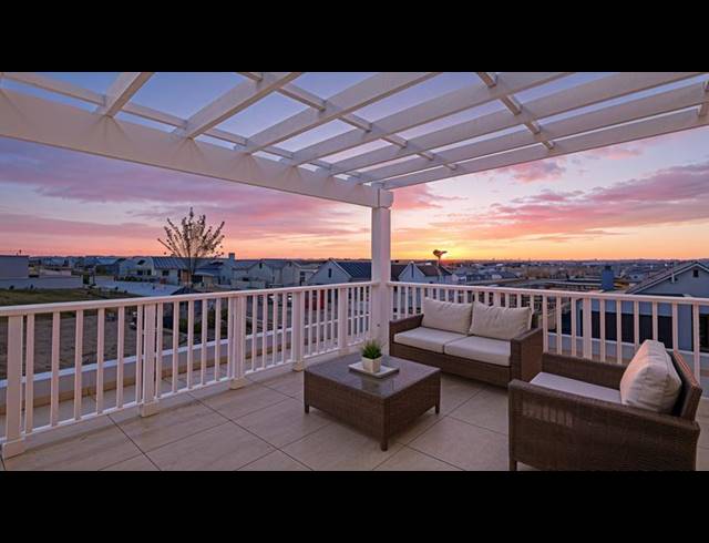 4 BEDROOM HOUSE FOR SALE IN LAGUNA